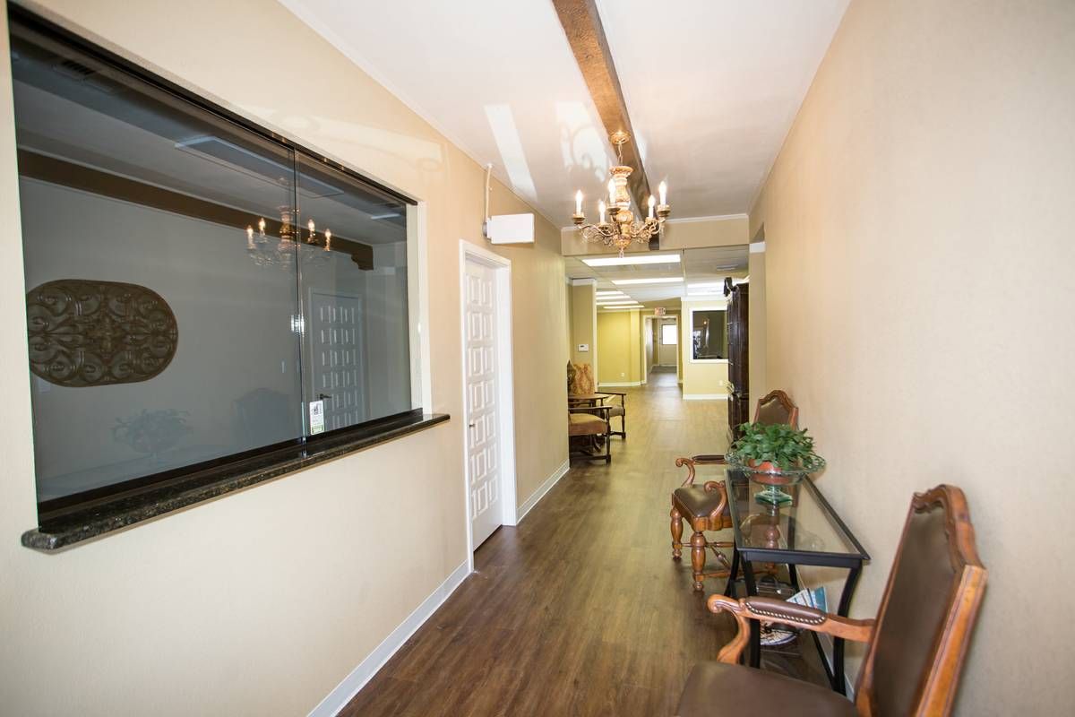 Spanish Colonades: 2505 Washington Ave, Waco, TX 76710